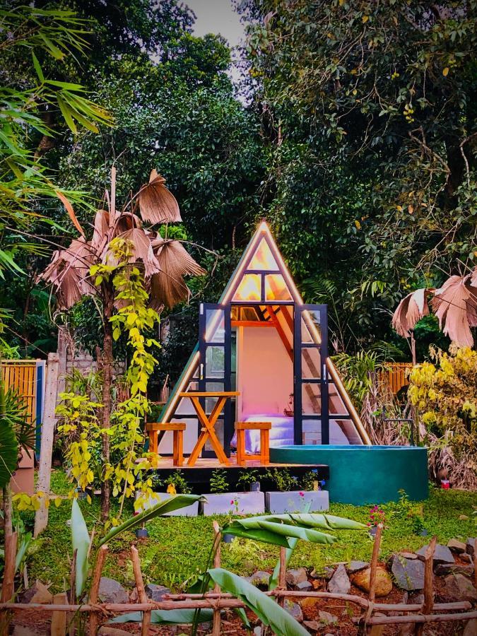 Bed and Breakfast The We2 "Wildwood Elegance Escape" Induruwa Exterior foto